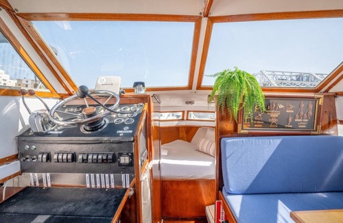 Parque das Nacoes Boat Rental | GuestReady - Corleone boat in Parque das Nações