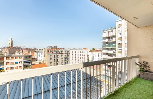 Les Puces de Saint-Ouen Apartment | GuestReady Essential- Superb near Antique District