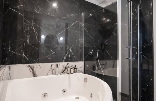 Poincare - Foch - Anatole France - Croix de Bourgogne Apartment | GuestReady - Ray of sunshine in the city centre