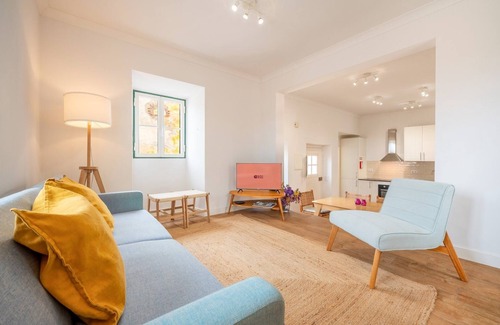 Almocageme House | GuestReady - Romantic nook in Adraga