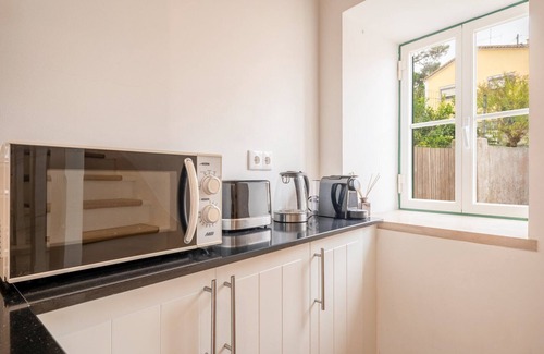 Almocageme House | GuestReady - Romantic nook in Adraga