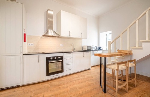 Almocageme House | GuestReady - Romantic nook in Adraga