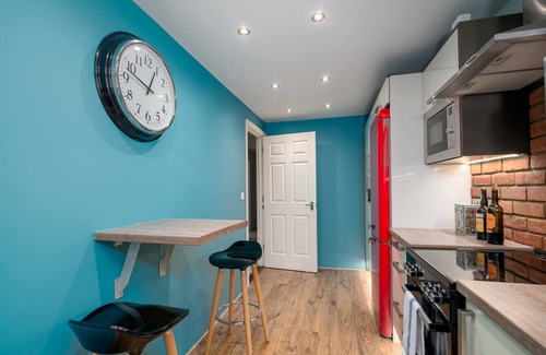 Ravenscourt Park Apartment | GuestReady - Superb Apt with Balcony