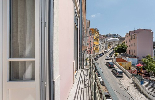 Coimbra Apartment | GuestReady - ZaZa GuestHouse - Room 3