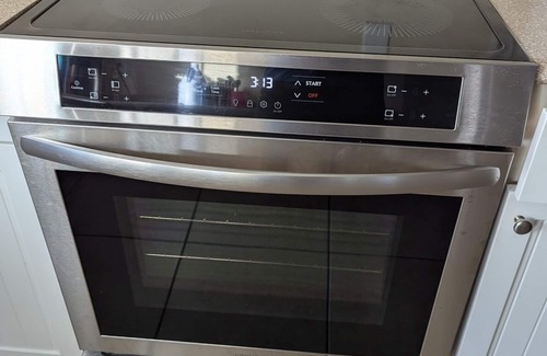 Mary Esther House | Gulf Coast Getaway Home-3 bed, 7m walk to bay beach and pier