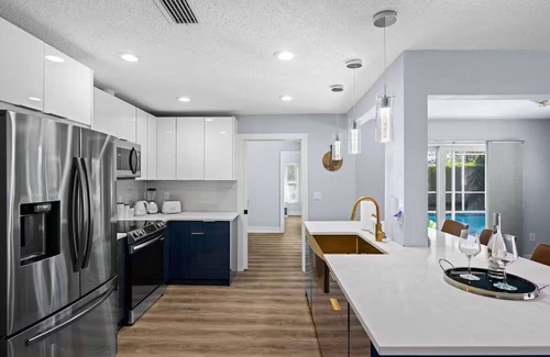 Laurel House | Gulf Coast Paradise: 3/2 Beach Retreat with Pool & Family Amenities
