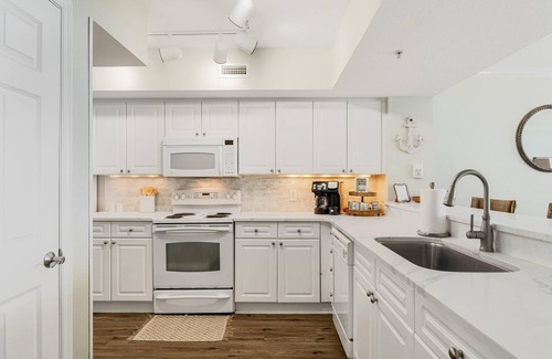 Panama City Beach Condo | Gulf-Front 2 Bed, 2 Bath Sleeps 8 Amenity-Packed Beach Chair Service for 2