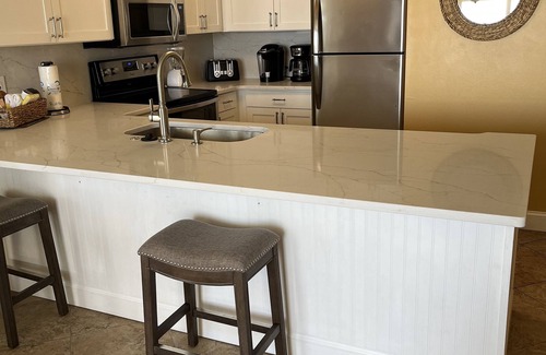 Destin Condo | GULF FRONT. AMAZING VIEWS! 3 Pools! ON THE BEACH! Tiki BarnLOCATION