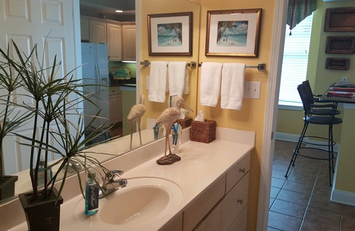 Gulf Shores Condo | Gulf Front: Beautiful Luxury Corner Unit: Wrap-Around Balcony