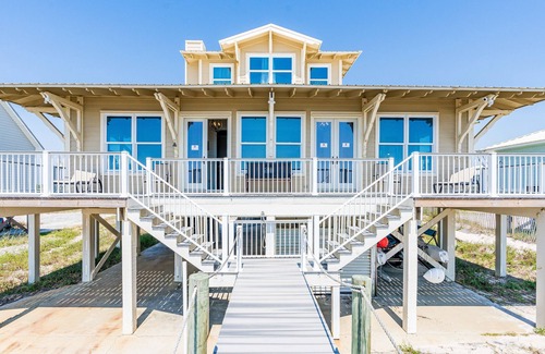 Southpointe House | Gulf-front beauty with direct beach access, modern interior, & large balcony