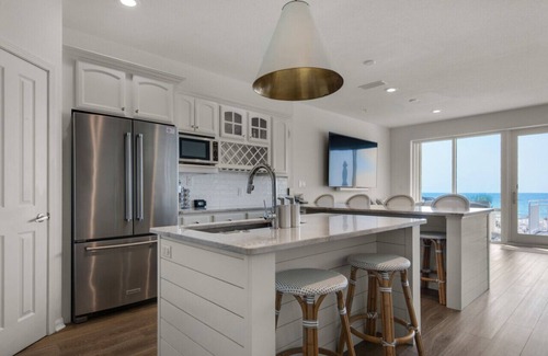 White Sands House | Gulf Front conveniences with resort amenities!
