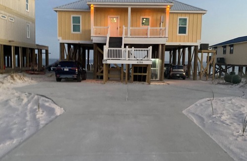Surf Side Shores House | Gulf front House on white sand private beach in Ft. Morgan - Gulf Shores area.