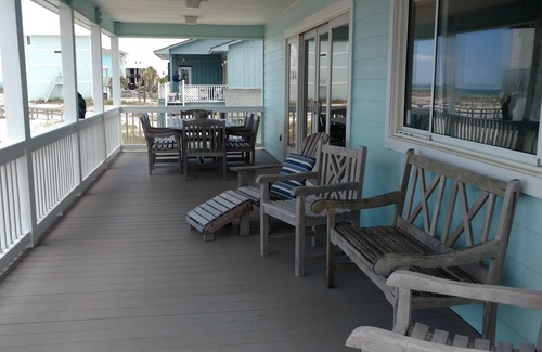 Villa Primera House | GULF FRONT PENSACOLA BEACH 4BD/3BA POOL 🐾PETS