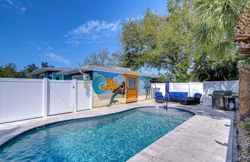 Gulfport House | Gulfport - 2BR Pool Retreat
