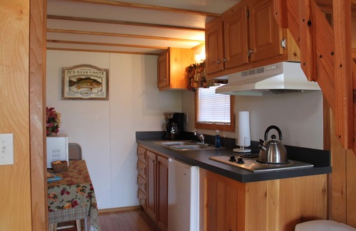 Wicomico Church Cabin | "Gull Cottage" Charming Tiny House on Chesapeake Bay-Boat Launch/Slip included