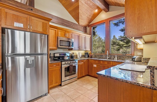 June Lake House | Gull Lake Craftsman, a custom home that sleeps 10.