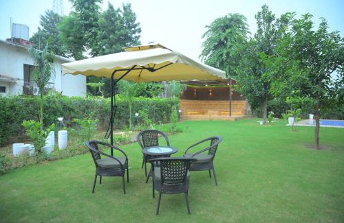 Gurugram Villa | Gurgaon Farmhouse 3 BHK with Private Pool and Big Lawn