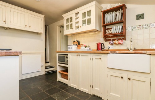 Chysauster Cottage | GURNARD'S COTTAGE, pet friendly, with open fire in St Ives
