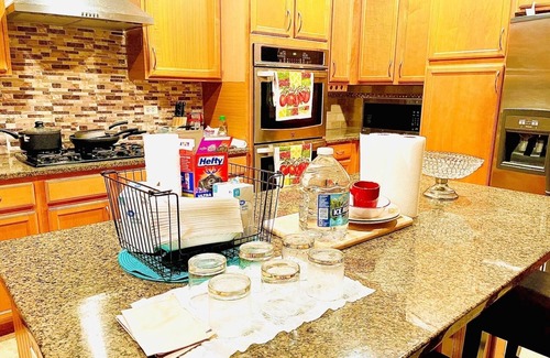 Gurnee House | Gurnee home with King Queen beds for Vacations,six flags Celebrate Eid, Navy GL