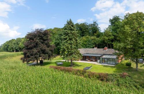 Kletkamp House | GUT KLETKAMP "Finkenhaus" - Idyllisch freistehendes Landhaus mit 3 Schlafzimmern und fantastischem Ausblick I 8 Personen I Offener Kamin I Garten I Wintergarten I Große Terrasse I Ruhig am Waldrand I Parkplätze I WLAN