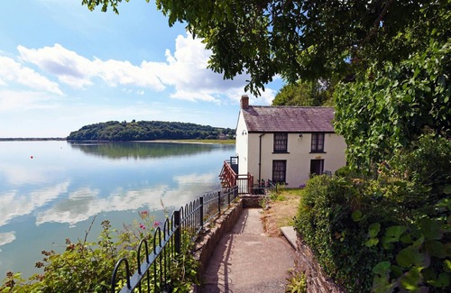 Llanybri Cottage | Gwalia, Llansteffan - Three Bedroom Cottage, Sleeps 6