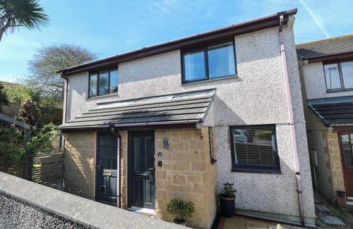 Helston House | GWARTH AN DRAE, with a garden in Helston