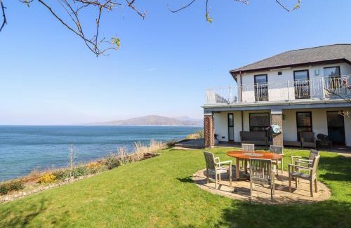 Llwyngwril House | Gwylanod