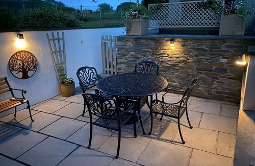 Llanystumdwy Cottage | GYDA'R LLIF, pet friendly, character holiday cottage in Criccieth