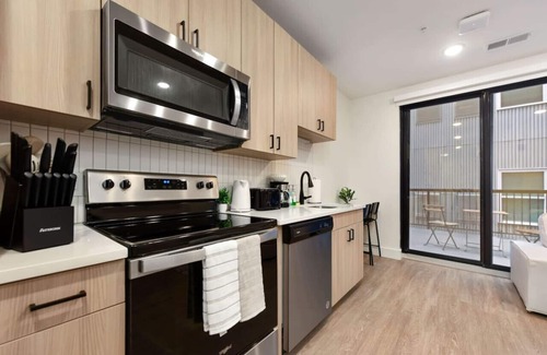 East Liberty Apartment | GYM+PARKING+HULU Near Shopping|Universities|UPMC