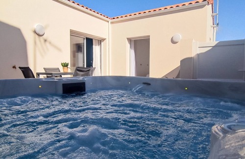 Les Sables d'Olonne Ski Chalet | Héron- Maison avec jacuzzi privatif 4pers