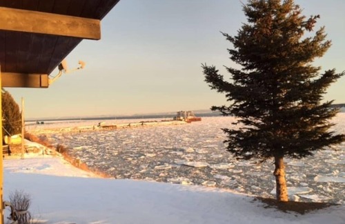 Saint-Joseph-de-la-Rive Ski Chalet | Hôtel à la maison - Cap à L'Île, vue, fleuve et spa