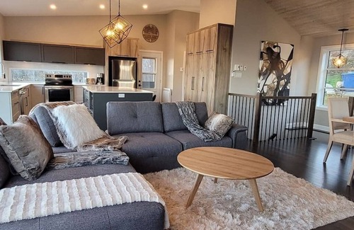 Saint-Joseph-de-la-Rive House | Hôtel à la maison - La Vue! Spa et fleuve