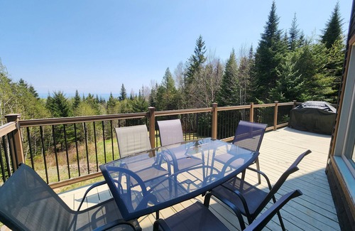 Saint-Joseph-de-la-Rive House | Hôtel à la maison - Chalet l'Odyssée, spa et Vue