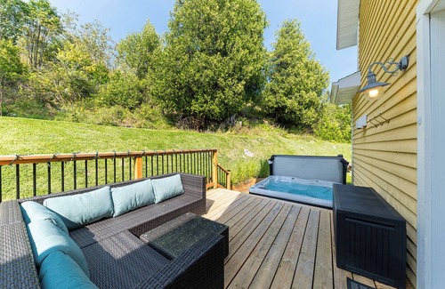 Cap-a-l'Aigle Ski Chalet | Hôtel à la maison - Les Hibiscus, Spa et Vue
