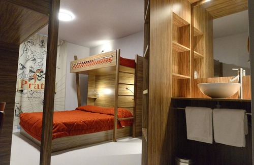 Chasseneuil-du-Poitou Hotel | Hôtel du Parc Pirates