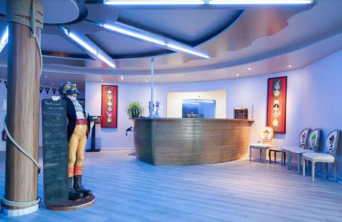 Chasseneuil-du-Poitou Hotel | Hôtel Du Parc - Pirates