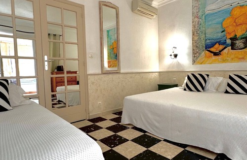 Le Lavandou Hotel | Hôtel Les Flots Bleus