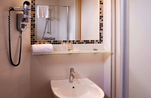 Quartier du Petit-Montrouge Hotel | Hôtel Terminus Orléans