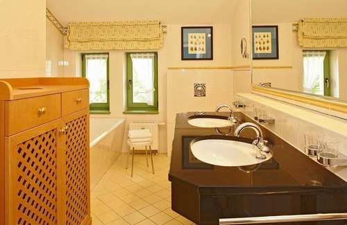 Seebad Heringsdorf Apartment | Hübsche Dachgeschosswohnung mit Schönem Balkon im Schicken Kaiserbad Heringsdorf