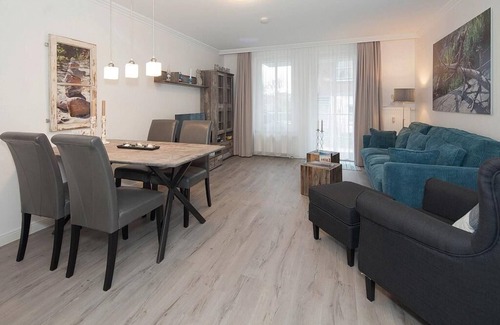 Seebad Bansin Apartment | Hübsche Ferienwohnung mit Balkon und Blick ins Grüne Zwischen Meer und See