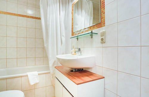 Greifswald City Centre Apartment | H&H Apartment im Herzen der Stadt Nr 29-Henning mit Balkon