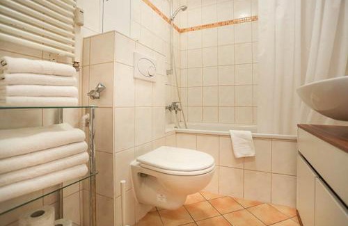 Greifswald City Centre Apartment | H&H Apartment im Herzen der Stadt Nr 29-Henning mit Balkon