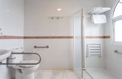 Barbate Hotel | H. Triple Nomads - One Room Hotel, Sleeps 3