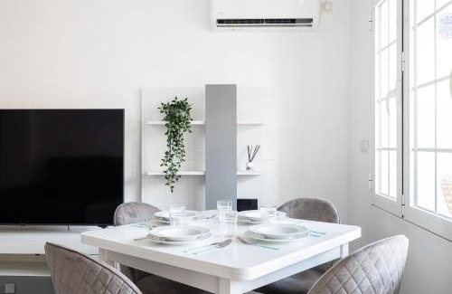 Perchel Norte Apartment | H2M Marmoles 3 dormitorios & 2 baños con balcon