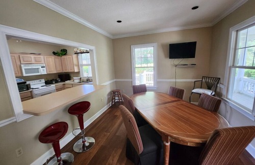 Demere Park Apartment | H5, Queen and two twins