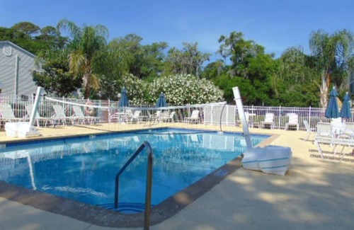 Demere Park Apartment | H5, Queen and two twins