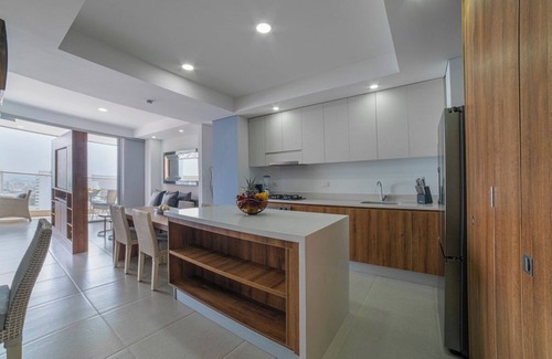 Granada Apartment | H704 - Amazing City Views With Pool & Parking