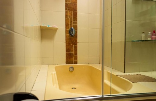 Cali House | Habitación en Casa de Familia