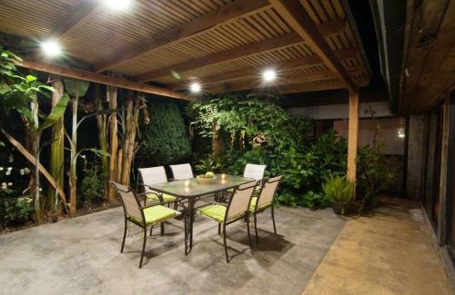 Yerbas Buenas House | Hacienda en parral con piscinas, Jacuzzi y Más