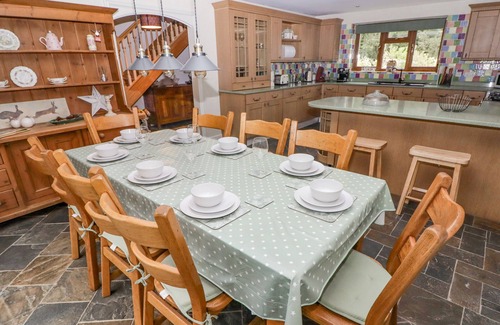 Clydey House | HAFAN DAWEL, pet friendly, with open fire in Newcastle Emlyn